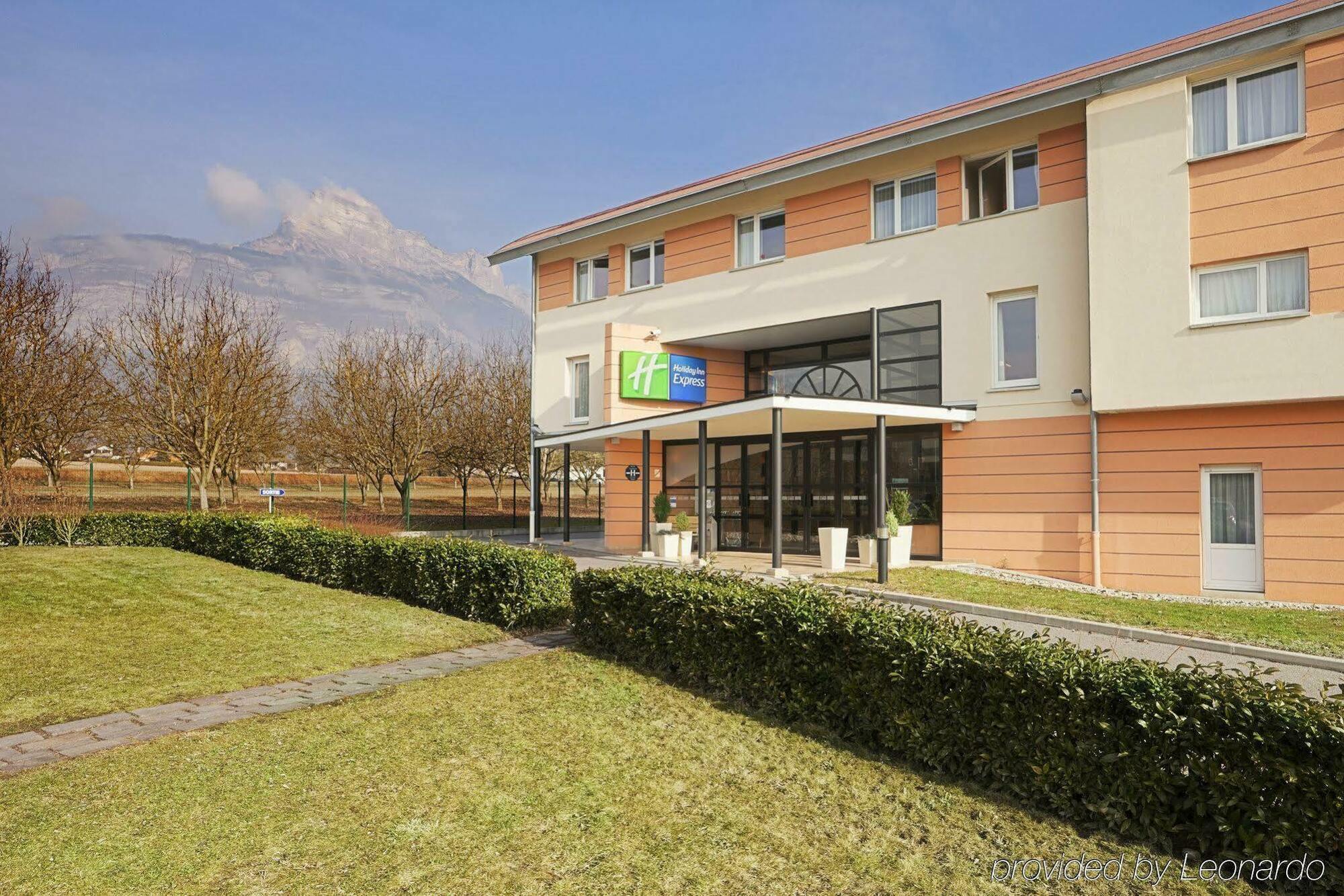 Holiday Inn Express Grenoble-Bernin Ngoại thất bức ảnh